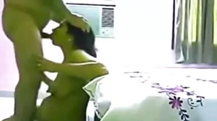 Chick kreunt van anaal met assertieve ruwe mulat buurvrouw sexfilm