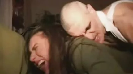 Mannelijke lul trekt zwart zwembad op penis sexfilm met dieren