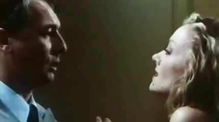 Prachtige blondine neemt een lul van een zwarte sex films ouderen man