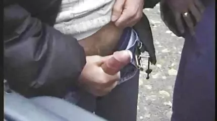 Gebracht naar een restaurant kinky sexfilm en twee meisjes geneukt