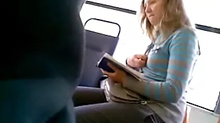 Verdorven schoolmeisje Eva Elfie zuigt de lul van sex film tiener een man en wil neuken