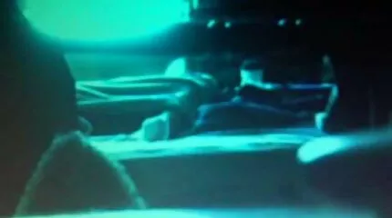 Geneukt in de kont door een grote lul Blond in kousen kinky sexfilm