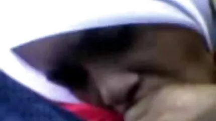 Mooie jonge vrouw likt natte lul van kim holland sexfilm jongen