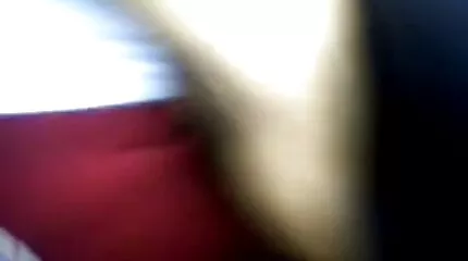 Na gepassioneerd schreeuwen spuiten meisje op korte sexfilm gezicht