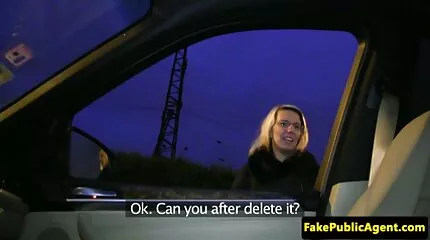 De blonde sexfilm cinema had veel sperma op haar gezicht