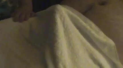 Mr was niet bijzonder amateursexfilms inventief en stak gewoon een bout in haar poesje
