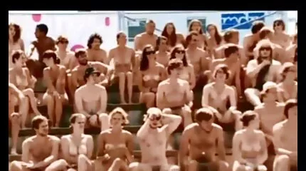 Schattig brunette beat haar favoriet google sexfilm in positie co co