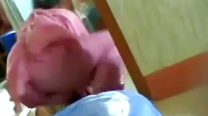 Hard stukerk geneukt hard door een slender meisje vlaamse sexfilm