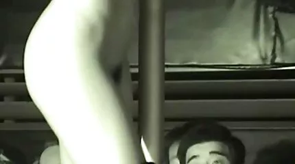 Geneukt door een doggy sexfilm ervaren tante in lul Baan