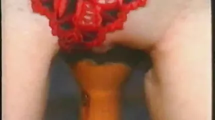 Ervaren rijpere dame famously sat op de lul van een nieuw sexfilm handyman seksueel partner