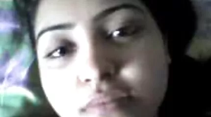 Gentleman met een grote lul geneukt hottie spaanse sexfilm op de bed