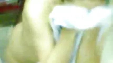 Voordat lopen guy fucks meisje klassieke sexfilm in lul