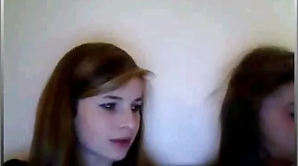 De pumped male neukt langesexfilms het meisje met de lul tot aan de basis