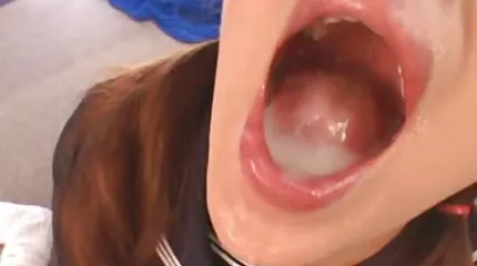 Om een enorme lul te geile sex films ontmoeten, opende een rondborstige schoonheid haar kutje